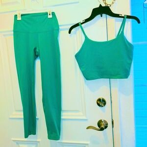 Kelly Green Lululemon Capri Pants- Sz 8 Great Condition Top Separate or Bundle!